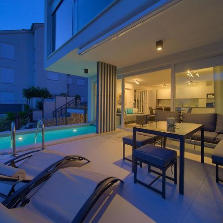 נייביצה Villa Solis Lacus Modern Apartment - Private Heated Pool - Smart Tv Sky X - Free Parking מראה חיצוני תמונה