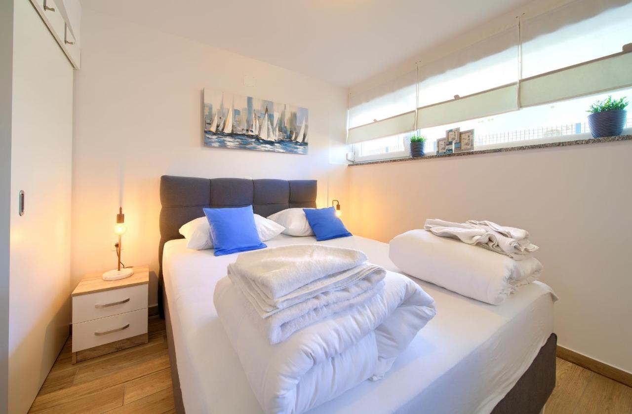 נייביצה Villa Solis Lacus Modern Apartment - Private Heated Pool - Smart Tv Sky X - Free Parking מראה חיצוני תמונה