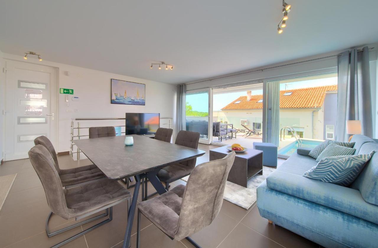 נייביצה Villa Solis Lacus Modern Apartment - Private Heated Pool - Smart Tv Sky X - Free Parking מראה חיצוני תמונה
